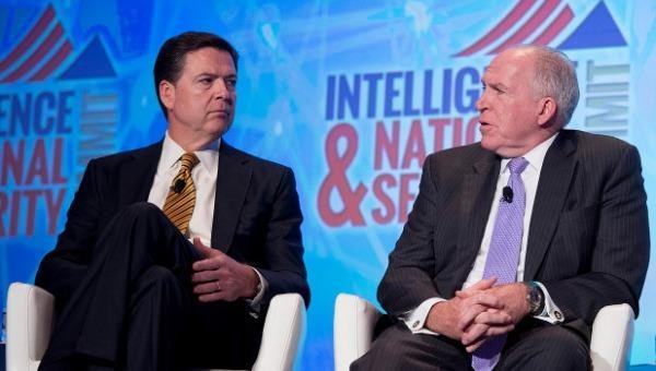 Cựu Giám đốc FBI  James Comey và John Brennan – từng đứng đầu CIA. Ảnh: AFP/Getty Images