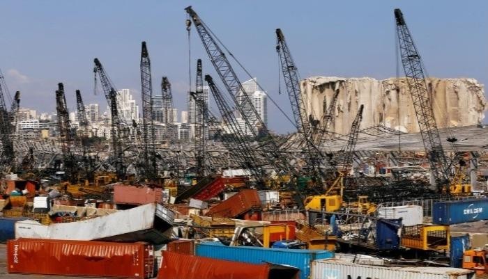 Cảng Beirut sau vụ nổ khủng khiếp.