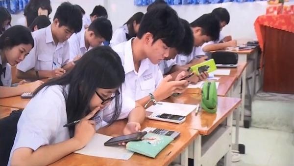 Thầy cô sẽ quyết định khi nào học sinh được sử dụng điện thoại di động trên lớp để phục vụ việc học tập.