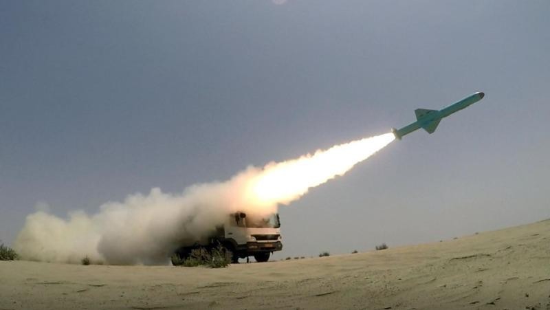 Tên lửa tự sản xuất của Iran trong một cuộc tập trận.
