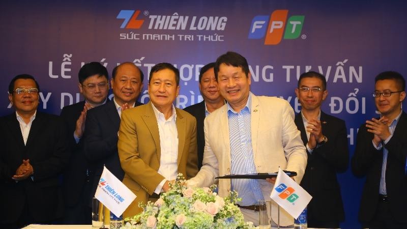 Đại diện Tập đoàn Thiên Long và Tập đoàn FPT ký kết Hợp đồng Tư vấn lộ trình chuyển đổi số toàn diện.