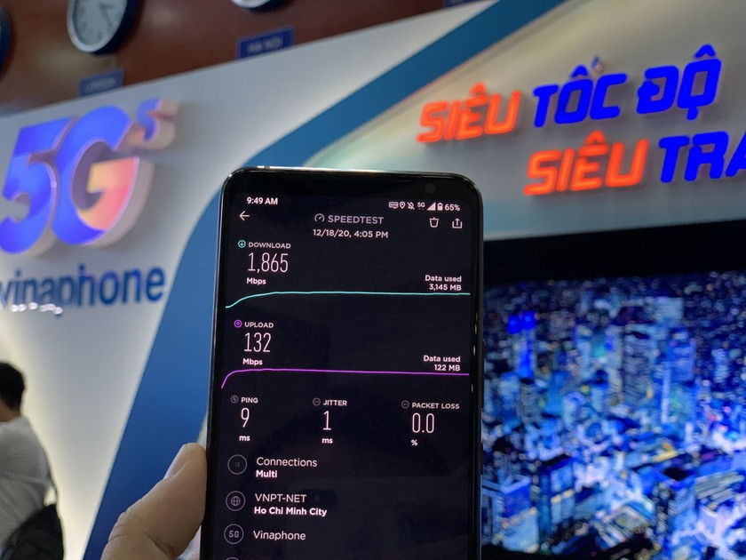 Phủ sóng VinaPhone 5G tại Hà Nội và TP.HCM Việt Nam: VinaPhone đã triển khai rộng rãi hạ tầng mạng 5G tại hai thành phố lớn, Hà Nội và TP.HCM. Vì vậy, sao không trải nghiệm ứng dụng tốc độ cao và chất lượng mượt mà trên điện thoại của mình? Với mạng 5G của VinaPhone, bạn sẽ nhanh chóng truy cập được các nội dung 3D, video 4K mà không lo giật, lag.