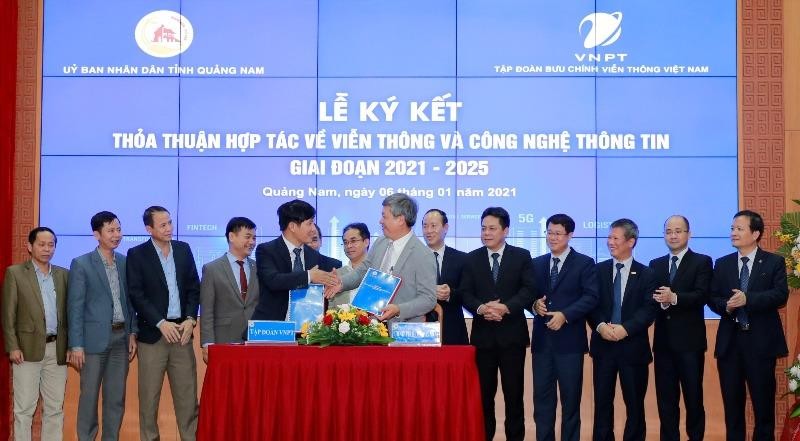 Lễ ký kết thỏa thuận hợp tác chiến lược về Viễn thông và Công nghệ thông tin giữa UBND tỉnh Quảng Nam và Tập đoàn Bưu chính Viễn thông Việt Nam giai đoạn 2021 - 2025, chiều 6/1/2021.