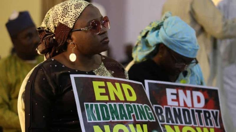 Hơn 300 nữ sinh Nigeria bị bắt cóc trong đêm