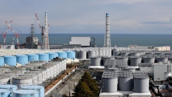 Các bể chứa nước thải nhiễm phóng xạ tại nhà máy điện hạt nhân Fukushima của Nhật Bản, ngày 3/2/2020. (Ảnh: AFP/TTXVN)