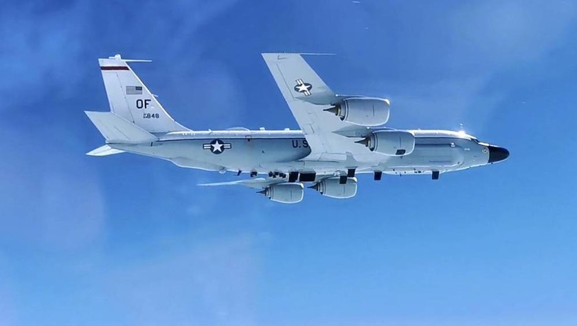 Máy bay trinh sát chiến lược RC-135. 