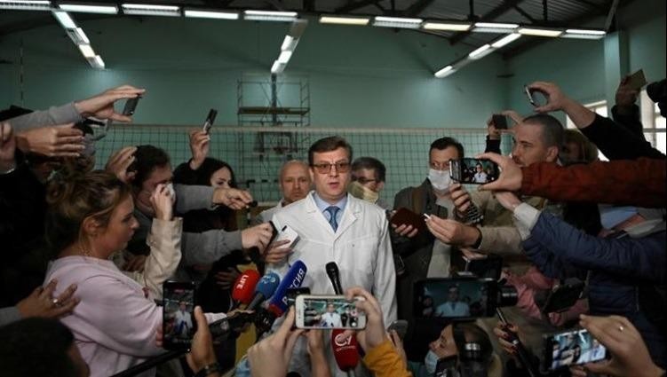 Bác sĩ Alexander Murakhovsky phát biểu với truyền thông tại Omsk, Nga vào ngày 21/8/2020.