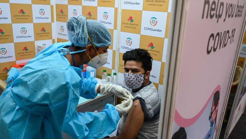 Tiêm vaccine ngừa COVID-19 ở Ấn Độ.