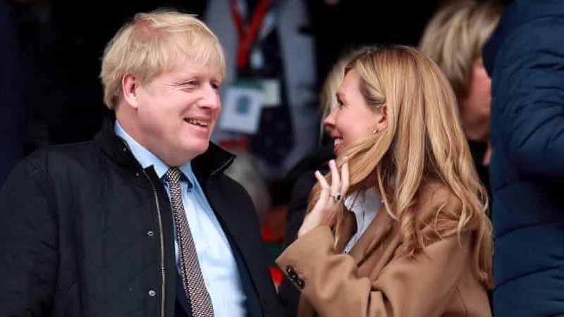 Thủ tướng Boris Johnson và hôn thê Carrie Symonds. Ảnh: REUTERS