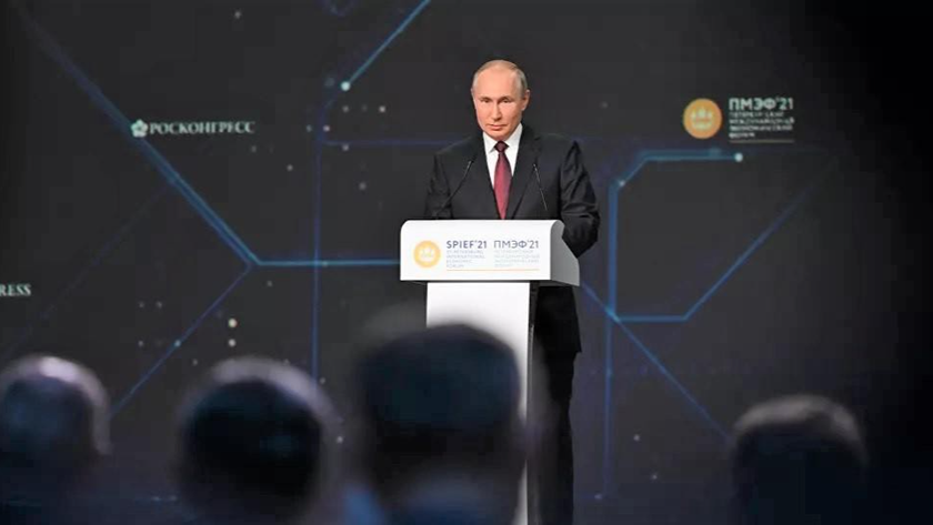 Tổng thống Nga Vladimir Putin phát biểu tại Diễn đàn Kinh tế Quốc tế St.Petersburg năm 2021. Ảnh: Sputnik.