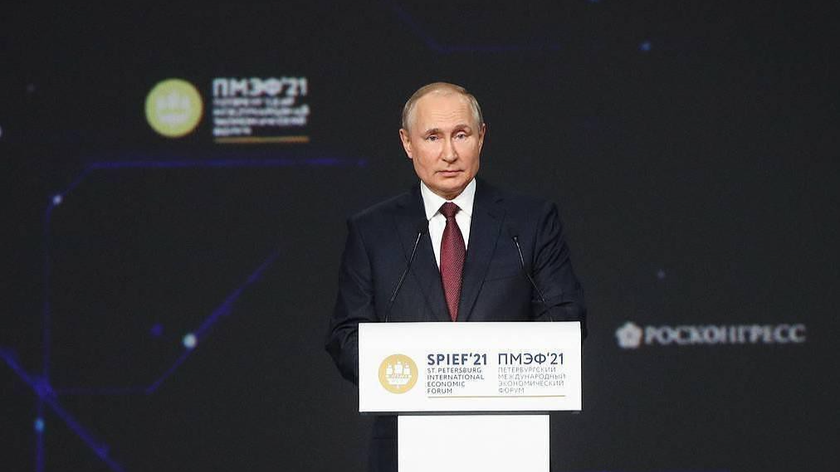 Tổng thống Nga Vladimir Putin phát biểu tại Diễn đàn Kinh tế Quốc tế St.Petersburg năm 2021.