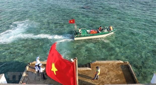 Xuồng tuần tra trên đảo Đá Thị. Ảnh: Sỹ Tuyên/TTXVN