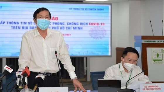 Phó giám đốc Sở Y tế TP.HCM Nguyễn Hữu Hưng: "Trong 2 tuần giãn cách sắp tới, người dân nên hạn chế sinh hoạt, tiếp xúc với người khác, hạn chế di chuyển" - Ảnh: TỰ TRUNG