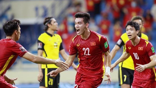 Tiến Linh tiếp tục ghi bàn vào lưới UAE trong trận lượt về.
