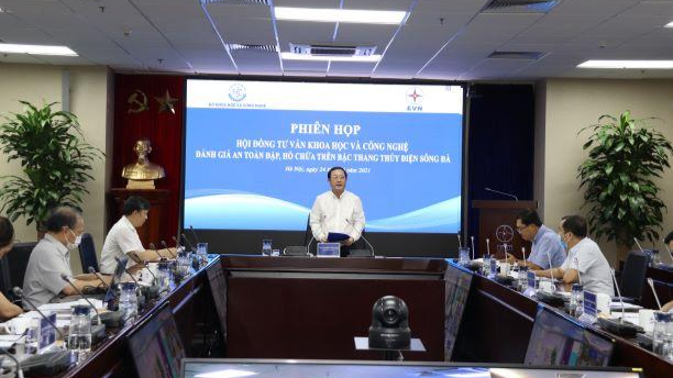 Bộ trưởng Bộ KH&CN Huỳnh Thành Đạt – Chủ tịch Hội đồng phát biểu tại Phiên họp.
