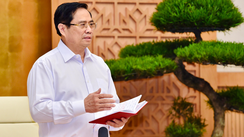 Thủ tướng Phạm Minh Chính yêu cầu căn cứ tình hình cụ thể để xác định thứ tự ưu tiên giữa chống dịch và phát triển kinh tế - xã hội. Ảnh: VGP/Nhật Bắc