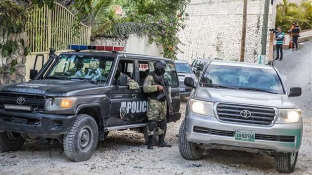 Cảnh sát gác bên ngoài dinh thự Tổng thống Haiti Jovenel Moise ở Port-au-Prince, ngày 15/7.