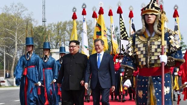 Chủ tịch Triều Tiên Kim Jong-un và Tổng thống Hàn Quốc Moon Jae-in gặp thượng đỉnh. (Ảnh: New York Times)