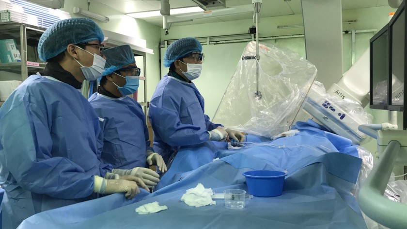 Cứu sống nam bệnh nhân quốc tịch Trung Quốc bị nhồi máu cơ tim cấp 