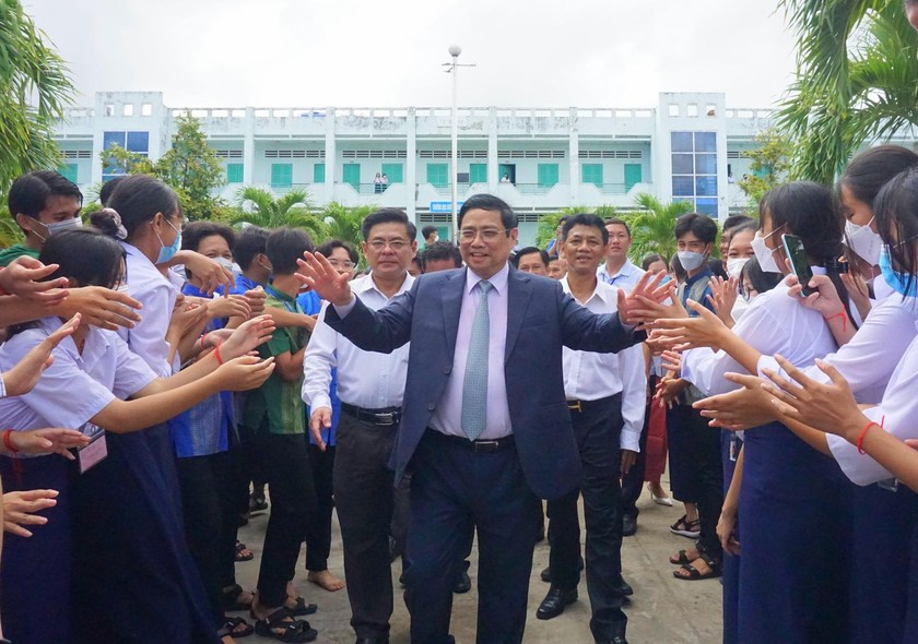 Thủ tướng Chính phủ Phạm Minh Chính đến thăm Trường THPT Dân tộc nội trú Huỳnh Cương