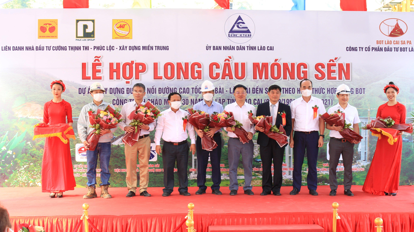 Lễ hợp long cầu Móng Sến, hạng mục quan trọng trong tuyến cao tốc Nội Bài- Lào Cai