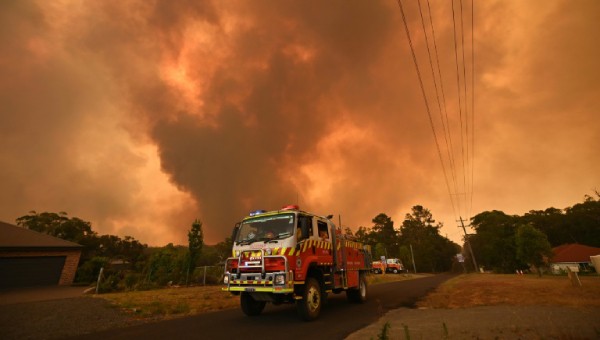 Hàng ngàn du khách nguy cơ mắc kẹt giữa hỏa hoạn tại Australia