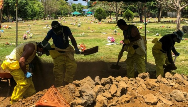 “Chôn cất nhanh” để che giấu sự thật về COVID-19 ở Nicaragua?