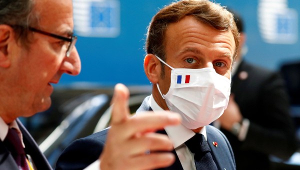 Tổng thống Pháp Emmanuel Macron đến Brussels dự hội nghị thượng đỉnh dài nhất trong hai thập kỷ qua của EU.
