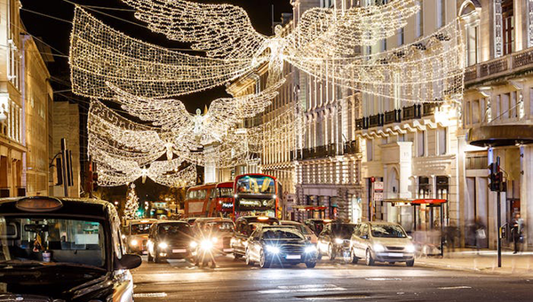 London được trang hoàng rực rỡ, trước khi chính phủ nước này ban hành những quy định đóng cửa nghiêm khắc qua lễ Giáng sinh.
