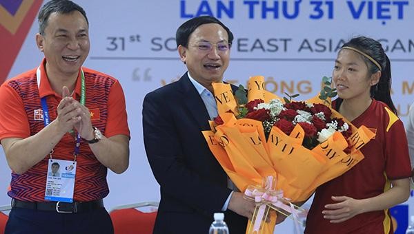 ĐT nữ Việt Nam được thưởng 700 triệu đồng sau chiến thắng với Philippines