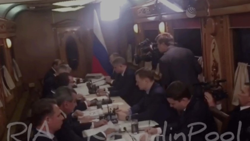 Thủ tướng Dmitry Medvedev đã tổ chức một cuộc họp trên tàu.