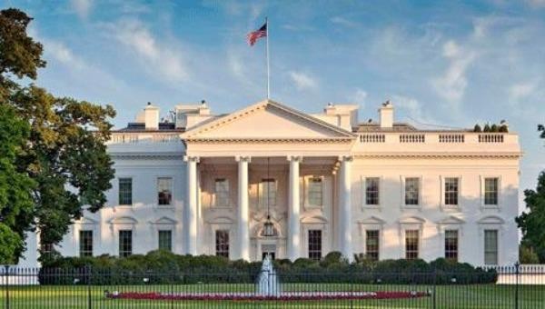 Nhà Trắng là nơi ở chính thức và là nơi làm việc chính của Tổng thống Mỹ.