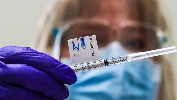Cơ quan Dược phẩm Na Uy báo cáo có tổng số 23 trường hợp tử vong liên quan đến việc tiêm vắc-xin. Tuy nhiên, chỉ có 13 người trong số này được điều tra cho đến nay. Ảnh: Getty Images.