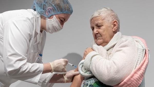 Hiệu quả của  Vaccine Sputnik V đối với tình nguyện viên trên 65 tuổi là 91,8%.