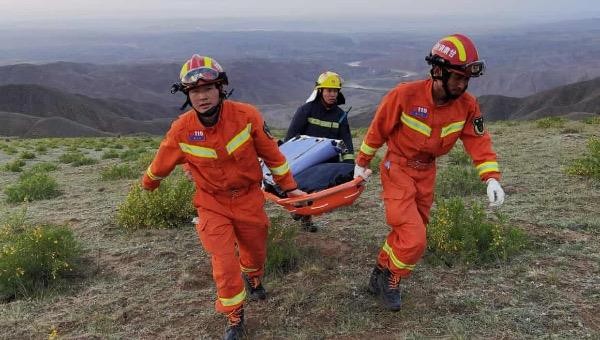 Lực lượng cứu hộ tìm kiếm người mất tích do thời tiết thay đổi bất ngờ trong cuộc chạy marathon ở Trung Quốc, ngày 22/5/2021.