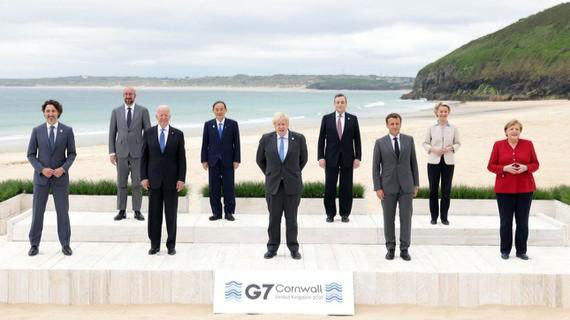 Nguyên thủ các nước G7 cùng Chủ tịch Hội đồng châu Âu và Chủ tịch Ủy ban châu Âu chụp ảnh chung tại Hội nghị thượng đỉnh G7 ở vịnh Carbis, Cornwall, Anh ngày 11/6/2021.