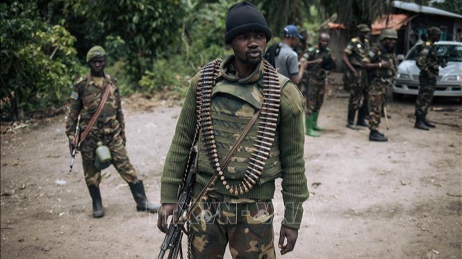 Binh sĩ CHDC Congo tuần tra tại làng Manzalaho gần thị trấn Beni. Ảnh tư liệu: AFP/TTXVN.