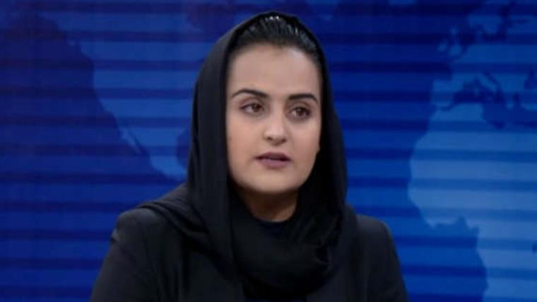 Nữ nhà báo Beheshta Arghand trong buổi phỏng vấn phát ngôn viên Taliban hôm 17/8. Ảnh: TOLO News.