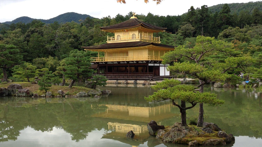 Đền Vàng Kinkakuji (Golden Pavilion) ở Kyoto.