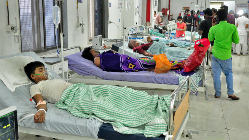 Do hít phải khí độc 6 người đã thiệt mạng, 23 người phải nhập viện và 7 người trong tình trạng nguy kịch phải thở máy.