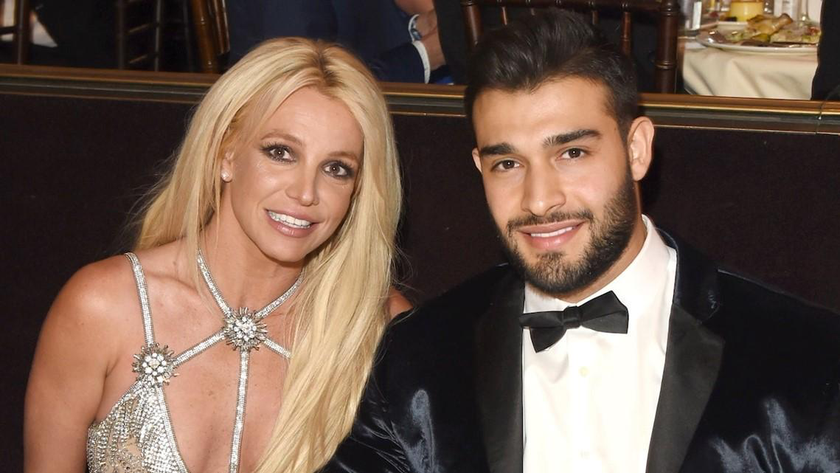 Britney Spears (trái) và Sam Asghari đính hôn vào tháng 9/2021 sau 4 năm hẹn hò.