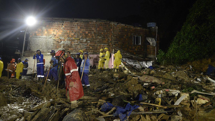 Hàng nghìn người phải sơ tán do lũ lụt và lở đất tại nhiều khu vực miền Đông Brazil.