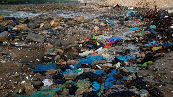 Tình trạng rác thải nhức nhối ở Việt Nam. Ảnh: Kham/Reuters