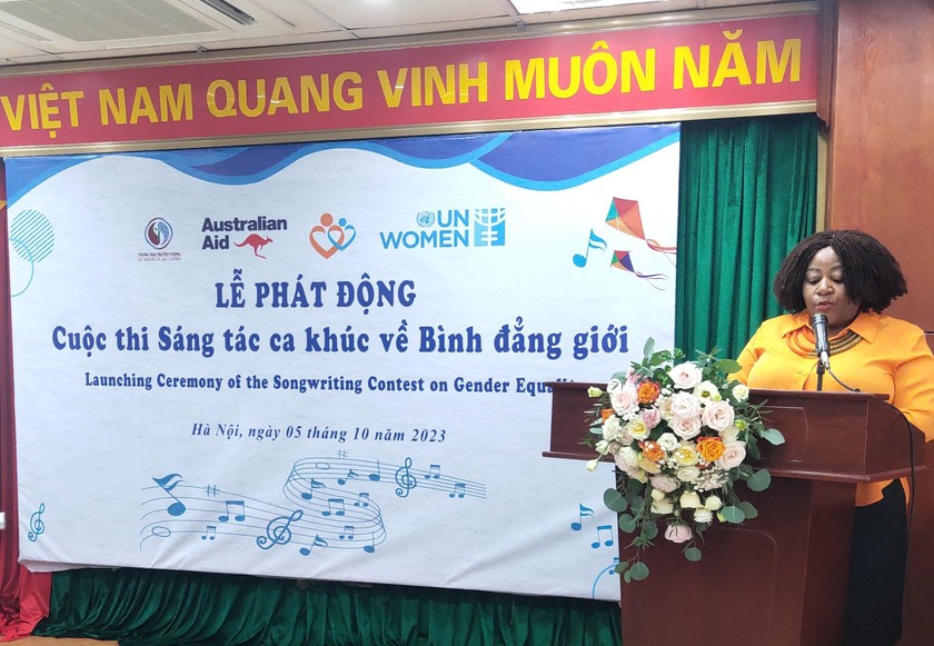 Bà Caroline Nyamayemombe, Quyền Trưởng Văn phòng UN Women Việt Nam, tại Lễ khai mạc Cuộc thi Sáng tác ca khúc về Bình đẳng giới.