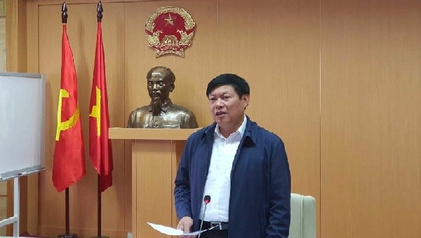 Thứ trưởng Bộ Y tế Đỗ Xuân Tuyên phát biểu tại cuộc họp