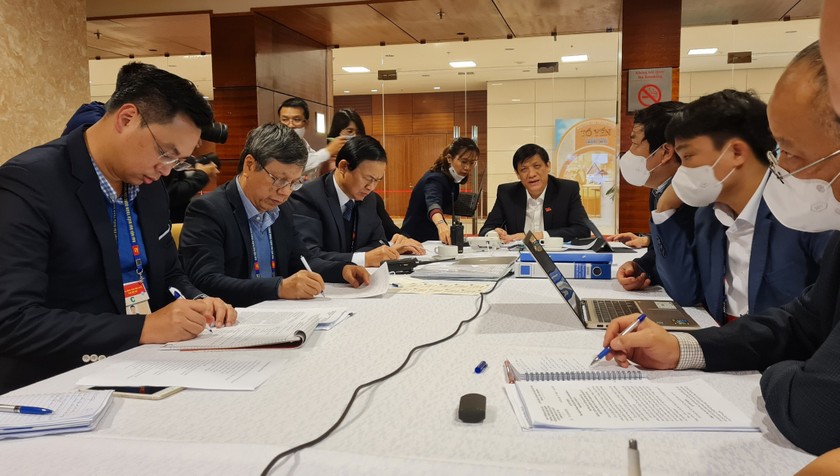 Chiều 29/1, Bộ trưởng Bộ Y tế chủ trì cuộc họp trực tuyến với các bệnh viện dã chiến tại Hải Dương.