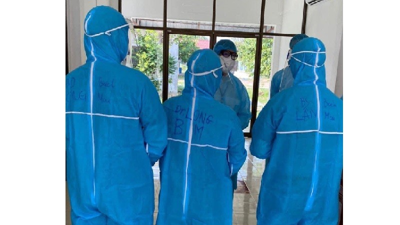 Nhóm chuyên gia Việt Nam tổ chức tập huấn công tác chuyên môn và kiểm soát nhiễm khuẩn cho nhân viên y tế thuộc các BV của tỉnh Champasak, ngày 15/5/2021.