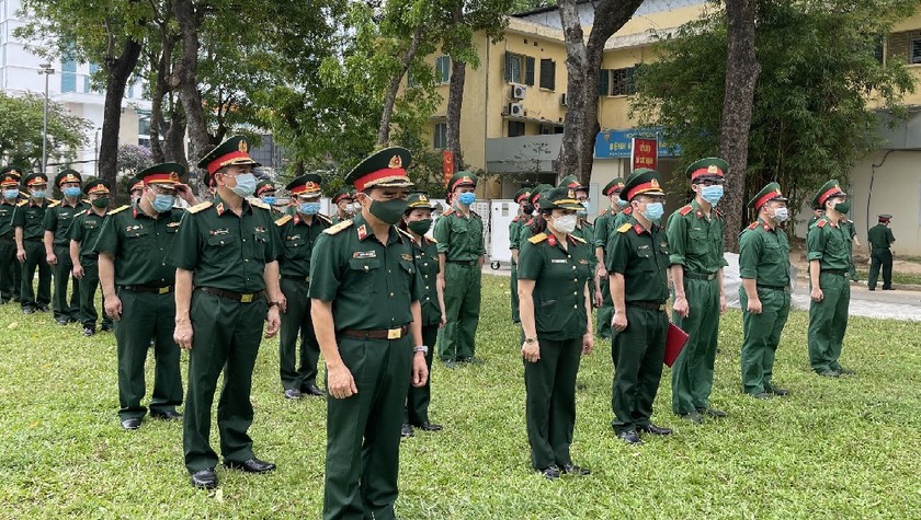 Đoàn công tác trước giờ chuẩn bị sang chi viện cho Bắc Ninh.