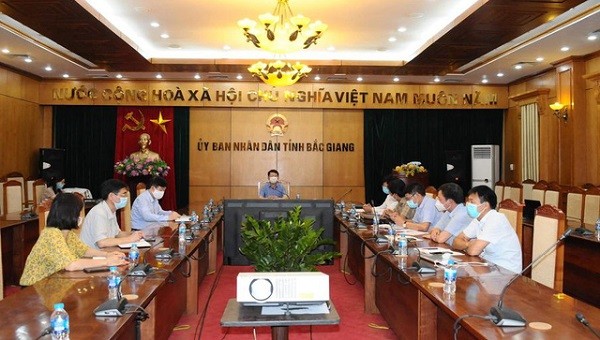 Tiểu ban điều trị của Bộ phận thường trực hỗ trợ đặc biệt của Bộ Y tế đã có cuộc họp khẩn với Ban chỉ đạo phòng, chống, dịch COVID-19 của tỉnh Bắc Giang đêm 19/5
