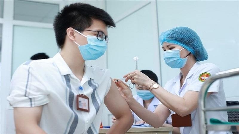 Tiêm thử nghiệm lâm sàng giai đoạn 3 vaccine COVID Nano Covax cho người tình nguyện (ảnh: Hải Nguyễn)